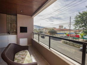 San Francisco - amplo apartamento frente avenida, 50m da praia de Bombas - 6 pessoas